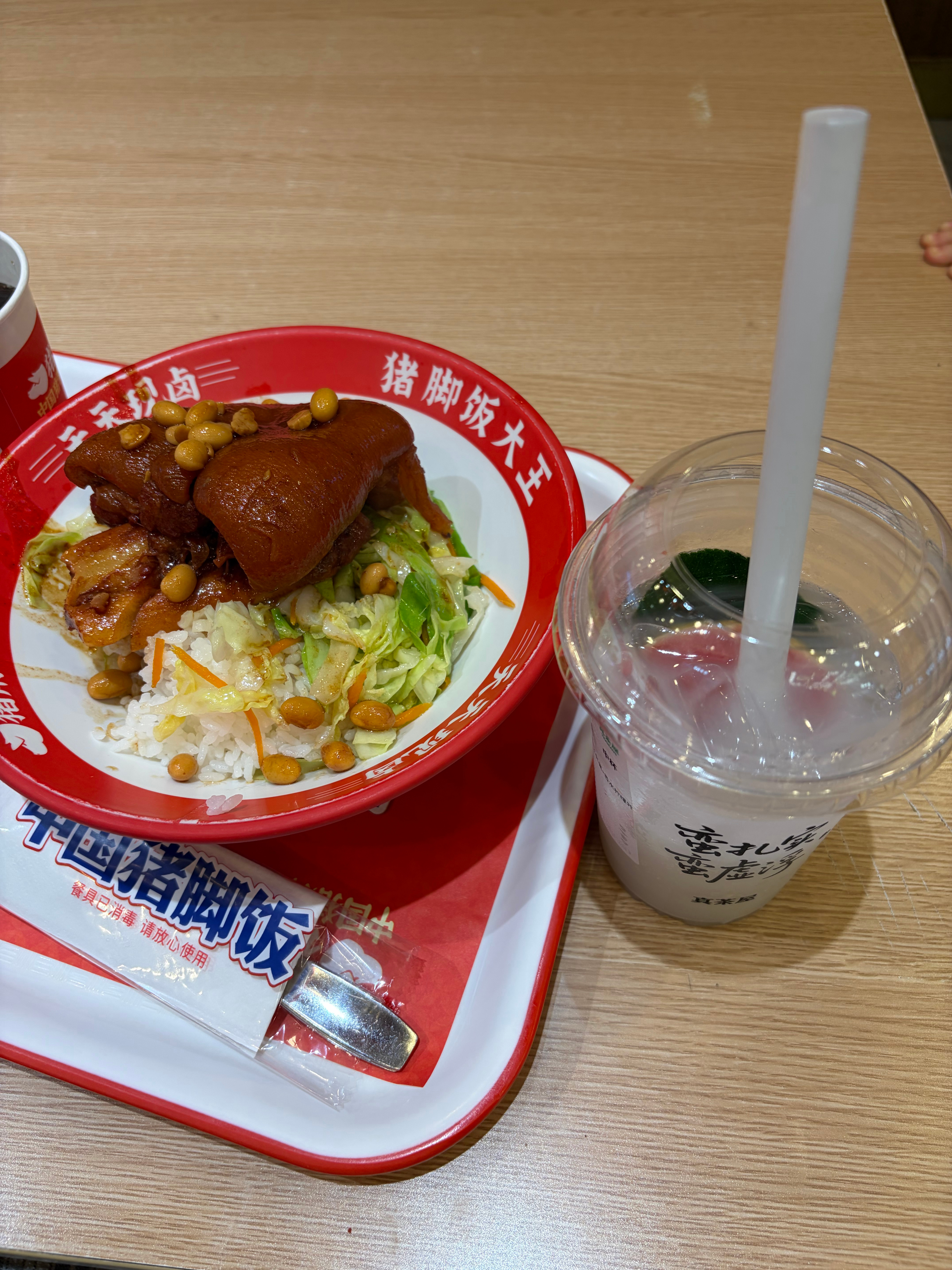 [超话] 泪水打湿猪脚饭、能否再赚3000w？ ​​​