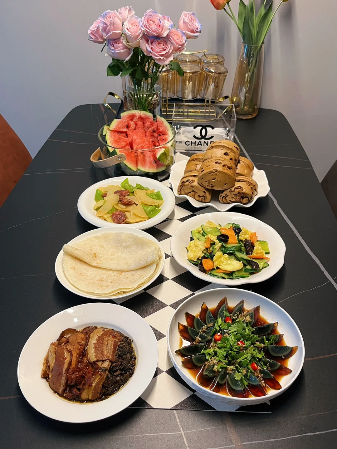 吃饭啦！ 晚餐打卡：腊肠士豆片，木耳鸡蛋炒黄瓜，姜汁