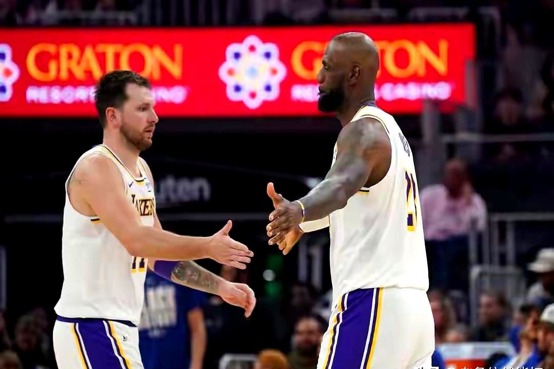 今年的西部季后赛，打到最后拼的不是技术，是队医。  湖人这边，东契奇和...