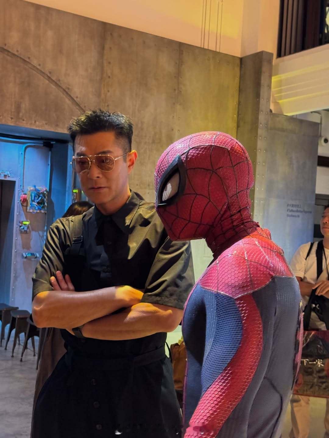 #古天乐[超话]#  2026.9.7 (cr:cavin_creations)
Ok, this is unbelievable 🤯🤯🤯
Nice to meet you Mr kootinlok_louis !!
Feels like Peter meeting Mr Stark!
Spidey at your service! Looking forward🙏🏻🙏🏻🙏🏻
sunnyhahaha_chan Thanks for organising the event! ​