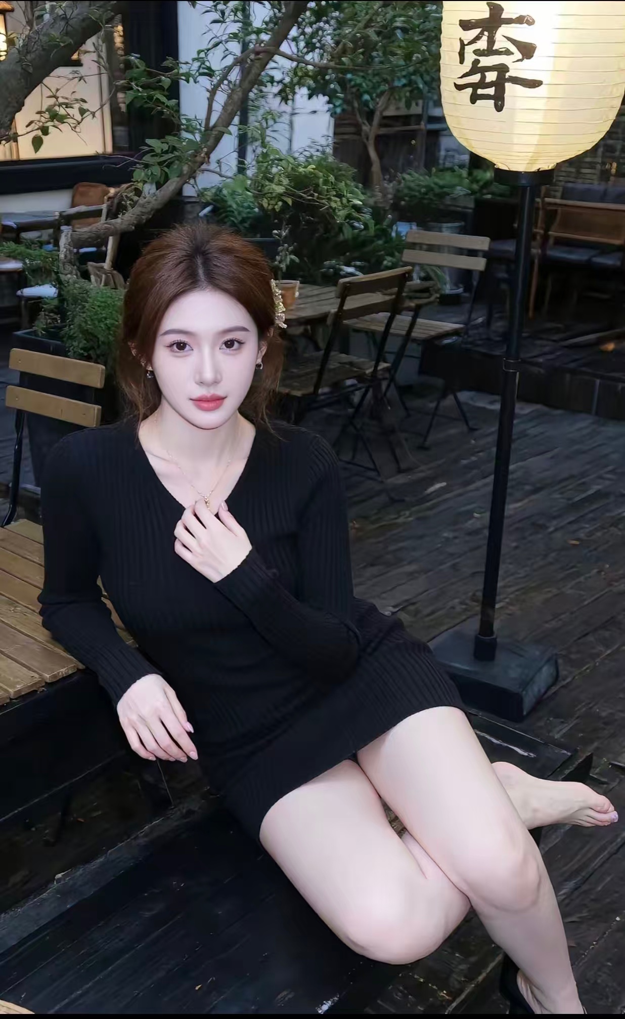 美女模特黑色短裙搭配