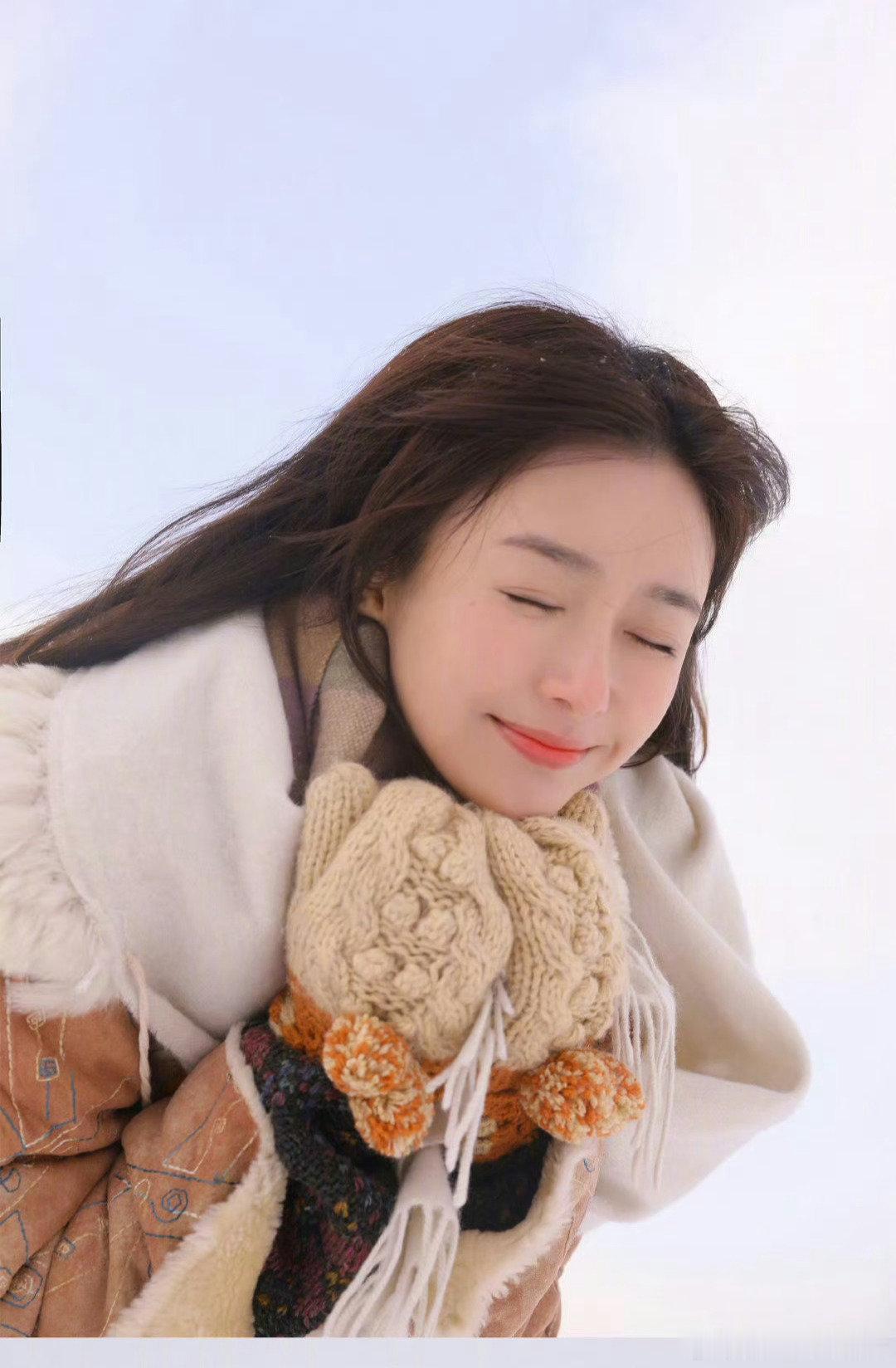 #秦岚[超话]# 雪落北海道，心动不打烊[爱你] ​