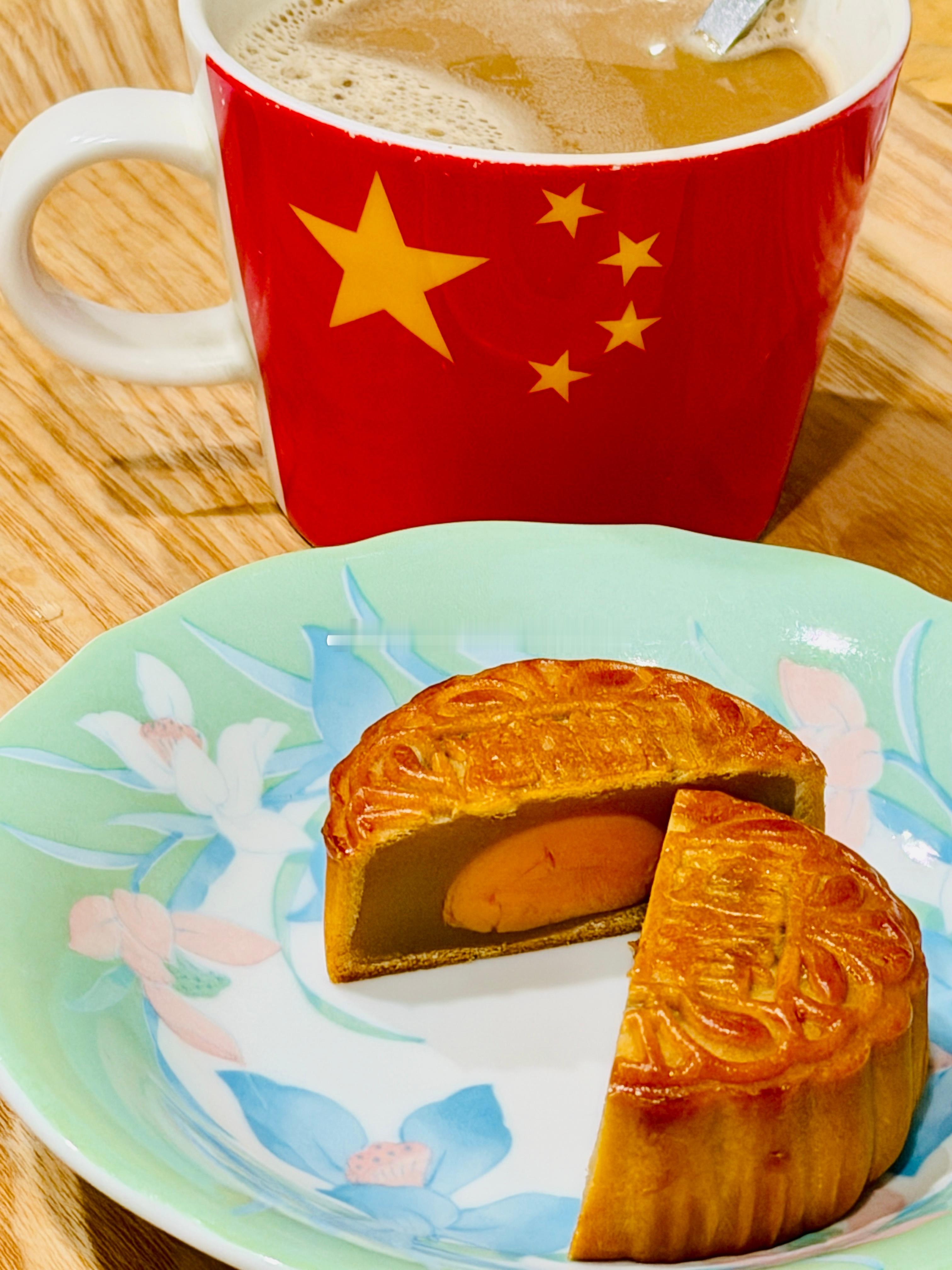 节过完了。月饼🥮也得吃完了才行。  ​​​