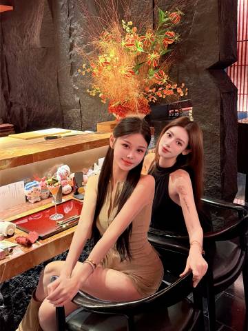 最近就吃和看球～
