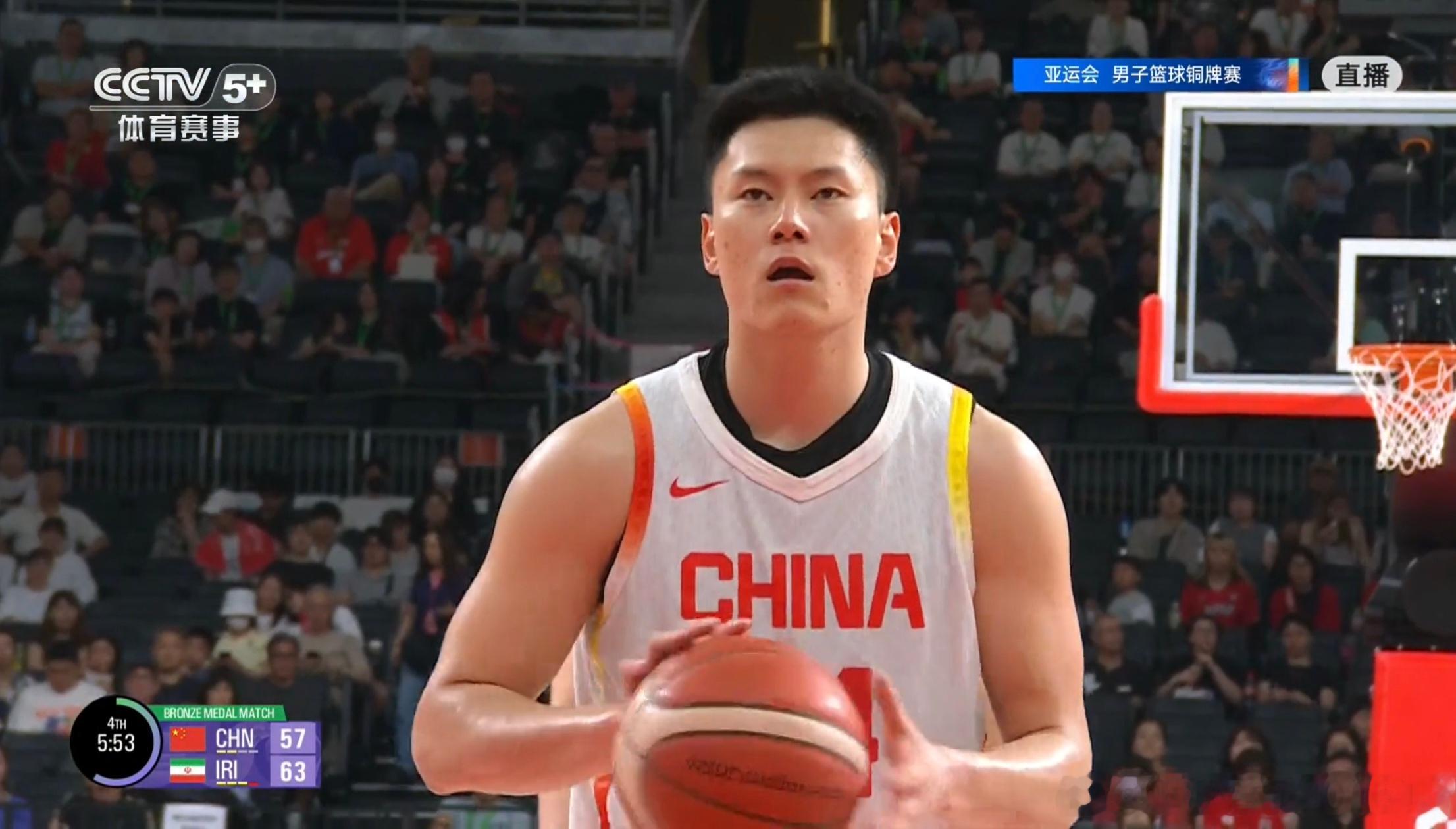 亚运会男篮铜牌赛
中国队以70:79输给伊朗，无缘铜牌。
中国男篮连输2场，在亚洲赛场上拿到历史上几乎是最差的成绩，你说队员不拼吧，肯定不是，你说教练不努力吧，肯定也不是，确实是大家都努力拼搏了，成绩还是不尽人意，我发现中国男篮这几场比赛第三节打的特别差，本场比赛第3节又输伊朗10分，是不 ​