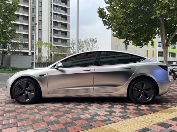 特斯拉Model 3 × 亚历山大银