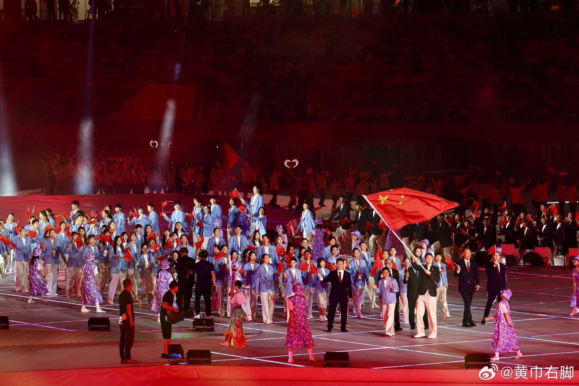 #体育# 乱象频发！名古屋亚运会未开先翻车，多起诡异失误引发多国争议#亚运会##亚运会开幕式 诡异# 
 
2026年爱知·名古屋亚运会开幕前夕，赛事组委会接连爆出多起离谱且诡异的操作失误，从国歌播放错误、争议节目上演到后勤乱象百出，一系列低级漏洞让本届亚运会未开先陷争议泥潭，赛事组织能力遭到多 ​