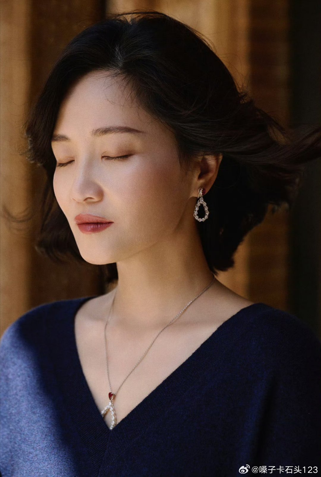#郭柯宇坦言上再见爱人是因为没有工作#
很现实的原因了 本来事业的起点是很高的 后来结婚之后就不怎么出来工作了 只能说为了工作重启参加综艺也没有什么说不出口的 再见爱人一也是很多人心里的意难平 ​