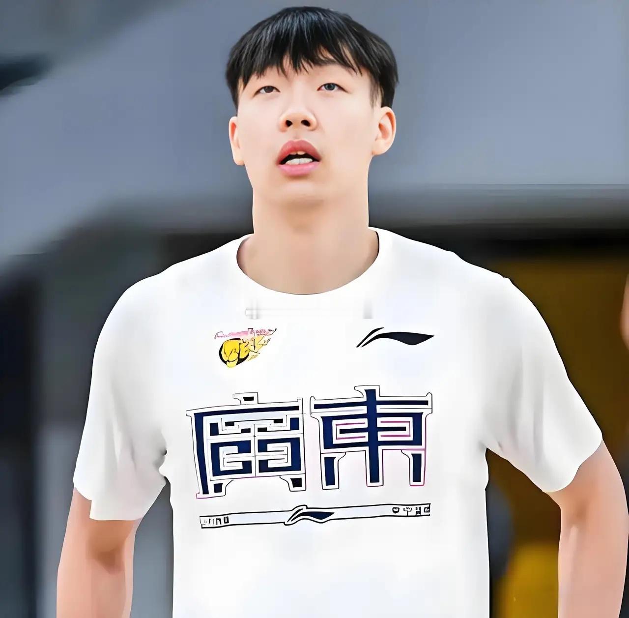 广东男篮夏训大变动！张昊夏季确定复出，有望晋升临时队长  广东男篮即将...
