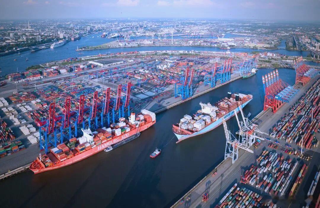 📊 SCFI 7月31日报3205.97点，周涨4.67%，终结三连...