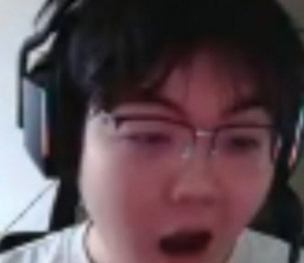 网友发文:如果被骂的不是69，而是其他LPL选手，会发生什么

#369买暮蝶练烟位##369打瓦被喷# ​