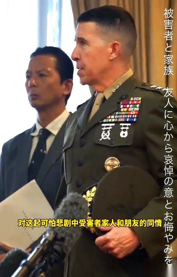 驻冲绳美军海军陆战队的一名上等兵，因涉嫌抢劫并夺走一名当地39岁女性的性命被日本警方抓捕。
事发整整两天后才露面的驻琉球美军最高负责人本杰明·沃森，出面时连一个鞠躬和一句正式道歉都没给。
冲绳县知事专门递交上去要求严惩的抗议书目前还被对方拒不妥协的态度死死顶着。
这事儿最让人觉得不可思议的地方，不是