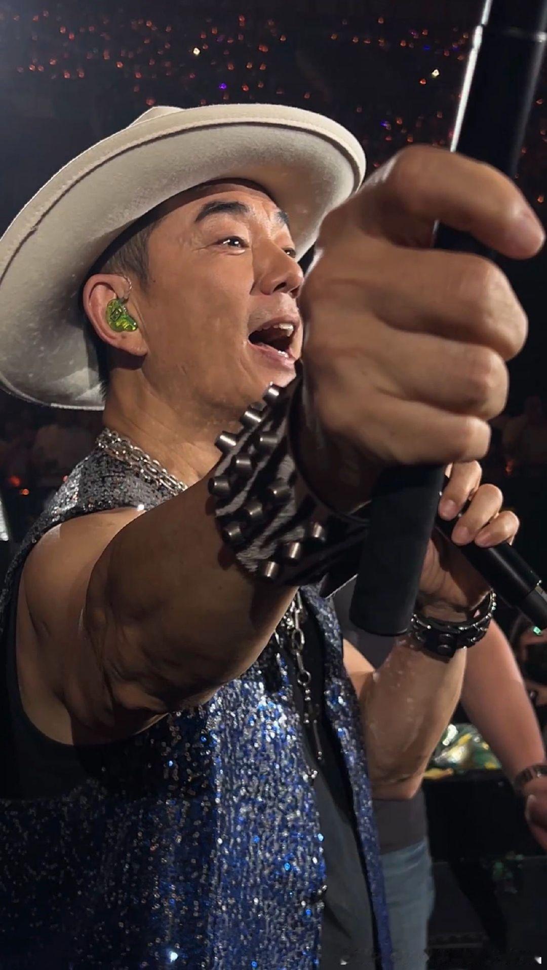 #任贤齐的小齐家族[超话]#  又是想你的一天[心] ​