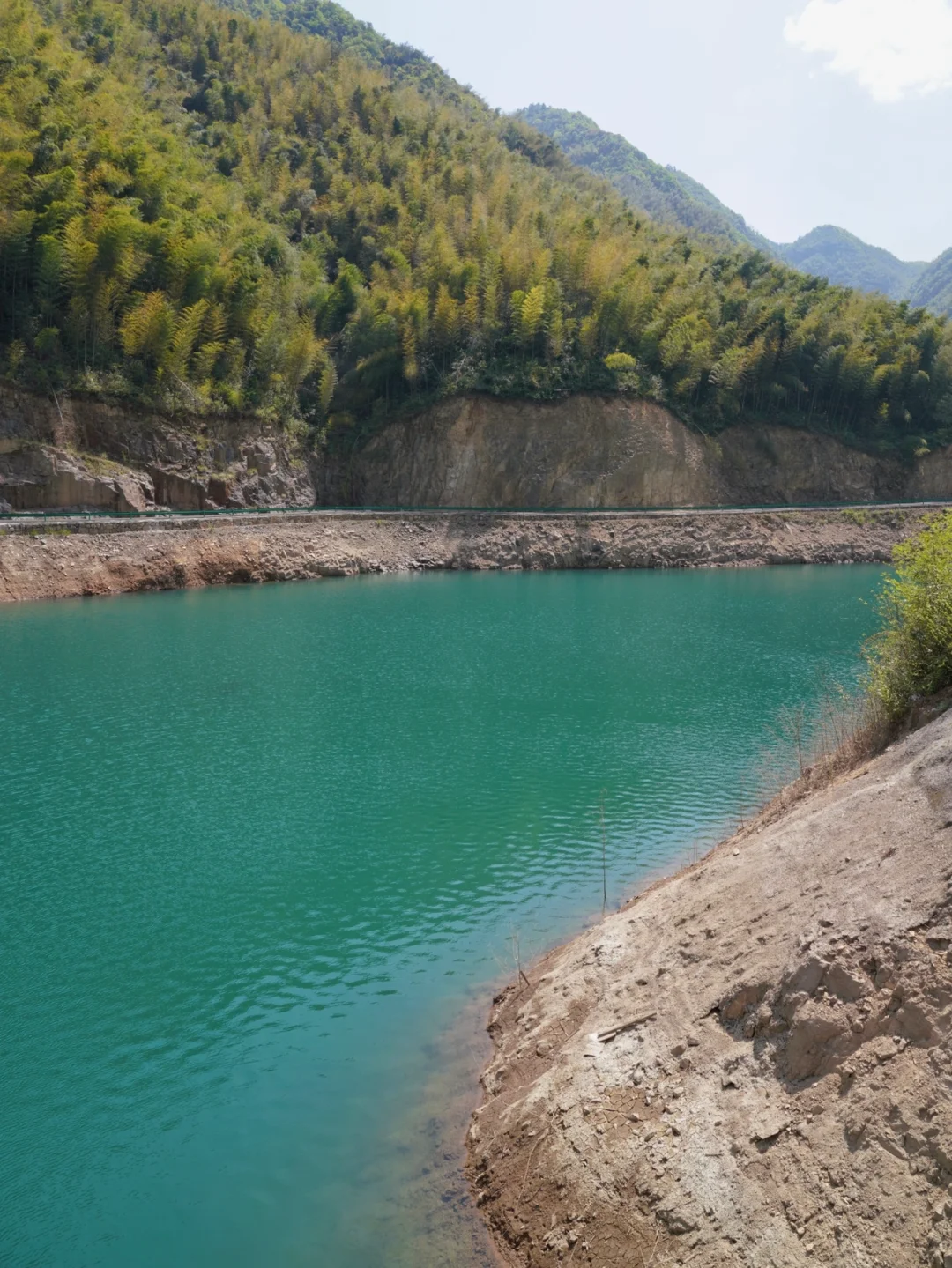 杭州小雁荡山，藏在山里的翡翠绿，小众又原始