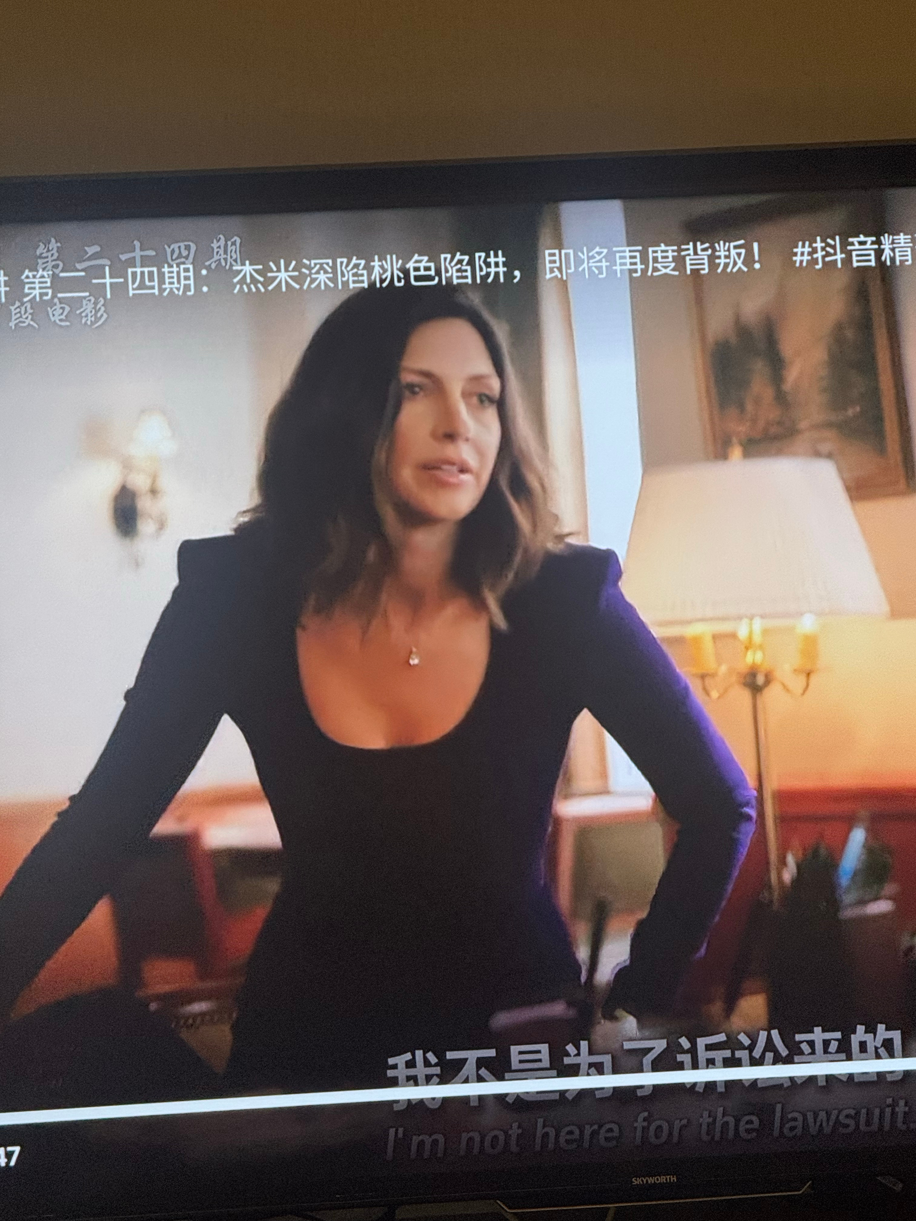 黄石看完了 喜欢这个女的的头发 太有型了 但是我感觉需要很多发量和一位绝世tony真漂亮呀 ​​​