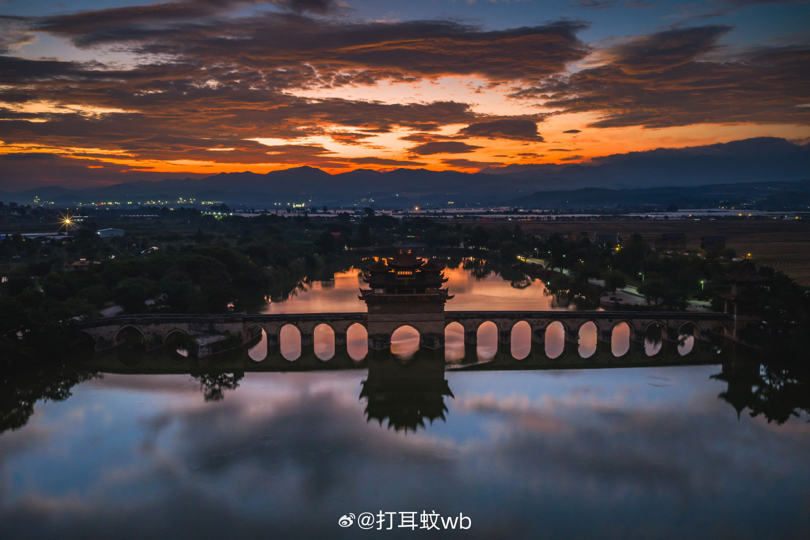 拂晓#摄影[超话]##无人机##手机摄影[超话]##随手拍[超话]##带着微博去旅行# ​