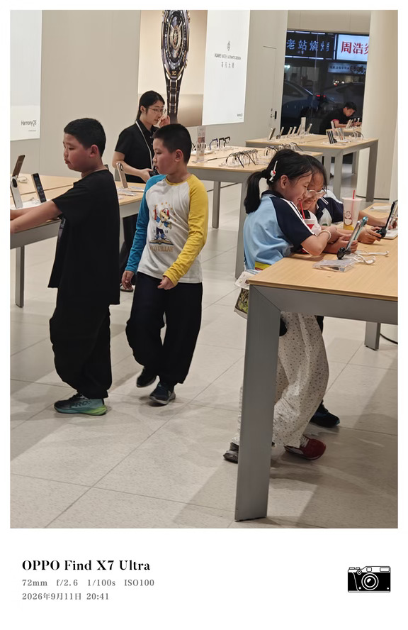 隔壁店子成网吧了