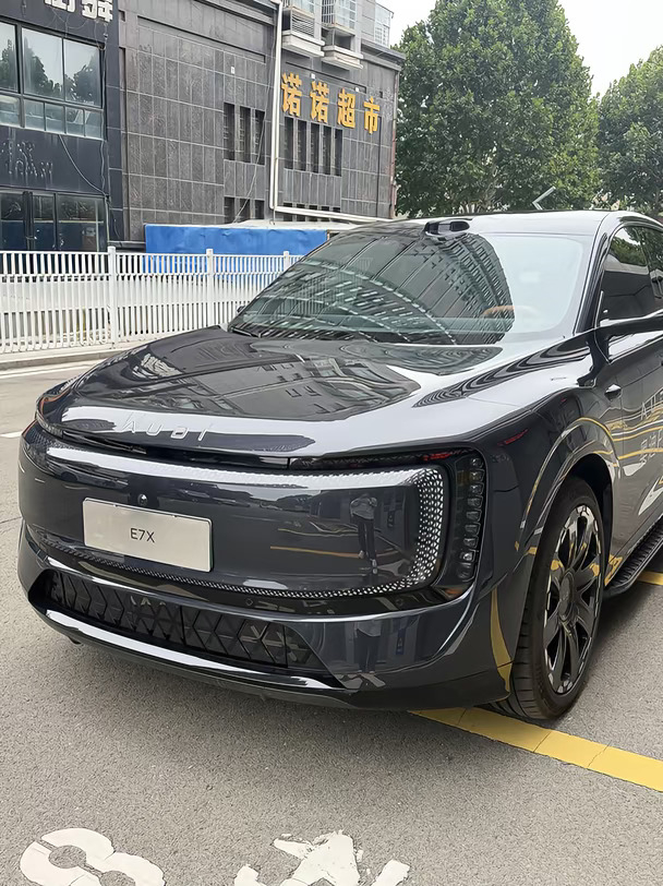 后排装了个私人影院？E7X这波操作太会了