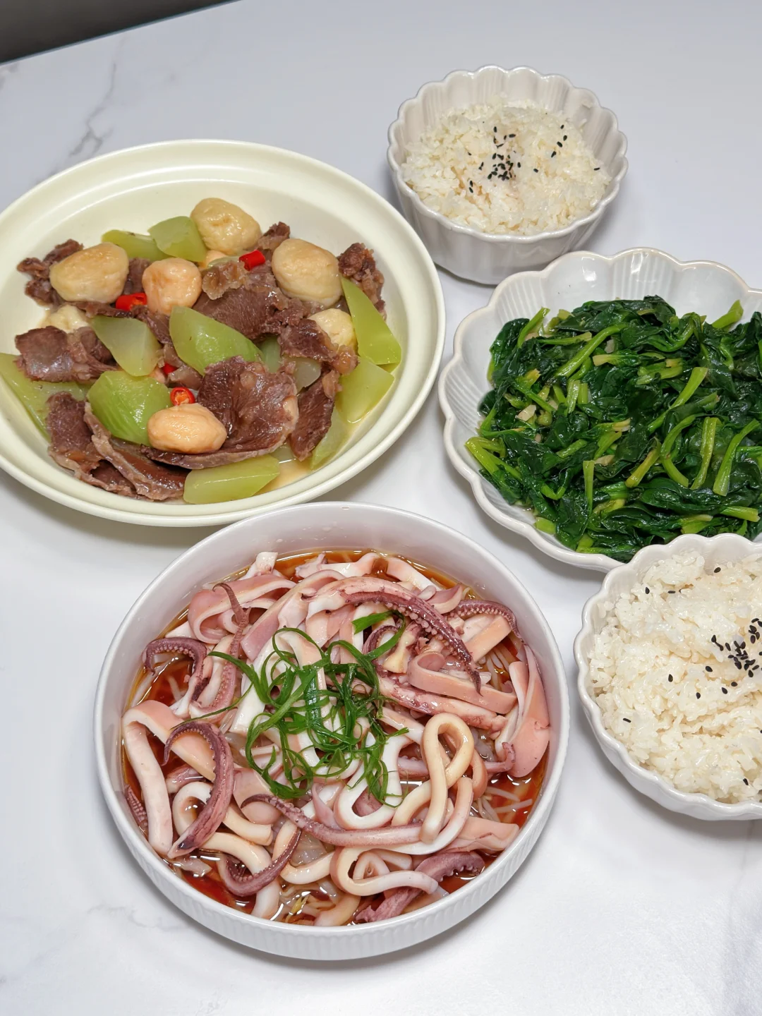 ✅晚餐分享｜白灼鱿鱼➕清炒菠菜➕莴苣牛肉鱼丸