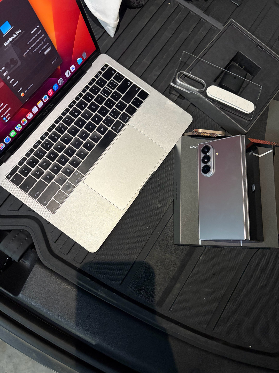 刚收的三星ZFold7 12+512G和MacBook Pro，都是精品。这台三星7888，有需要的来。#思远数码送货上门##思远数码#  ​