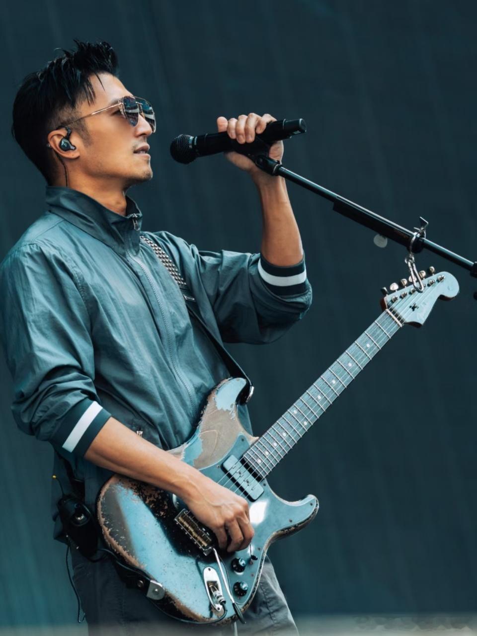 🔥谢霆锋「EvolutionNicLive」进化演唱会温州站开启预🤲啦！
-
✨听过巡演多站的朋友都懂，这趟进化之旅从来没有敷衍。
✨全程全开麦无垫音、无提词器硬实力输出，巨型球体移动舞台、高空龙门架加持，舞美规格拉满，每一站都打造独一份的视听盛宴，看过的人无一不被现场感染力狠狠拿捏，后劲久久散 ​
