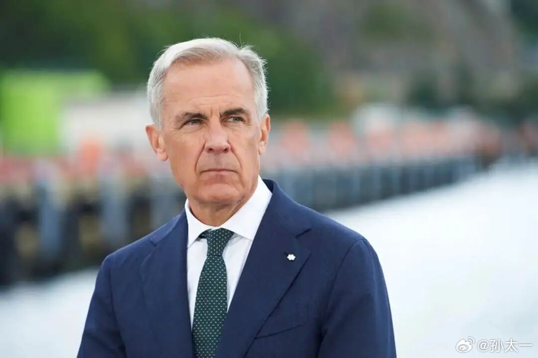 美国与加拿大之间的贸易谈判在周五夜里破裂，特朗普对价值200亿美元的加拿大商品征收50%关税的措施午夜刚过就已生效。格里尔抨击加拿大，称其在本周早些时候协议看似即将达成之际，又提出了“新的要求并收回了其他承诺”。他还说：“尽管美国提出给予加拿大优于任何其他对美主要出口国的待遇，但加拿大 ​