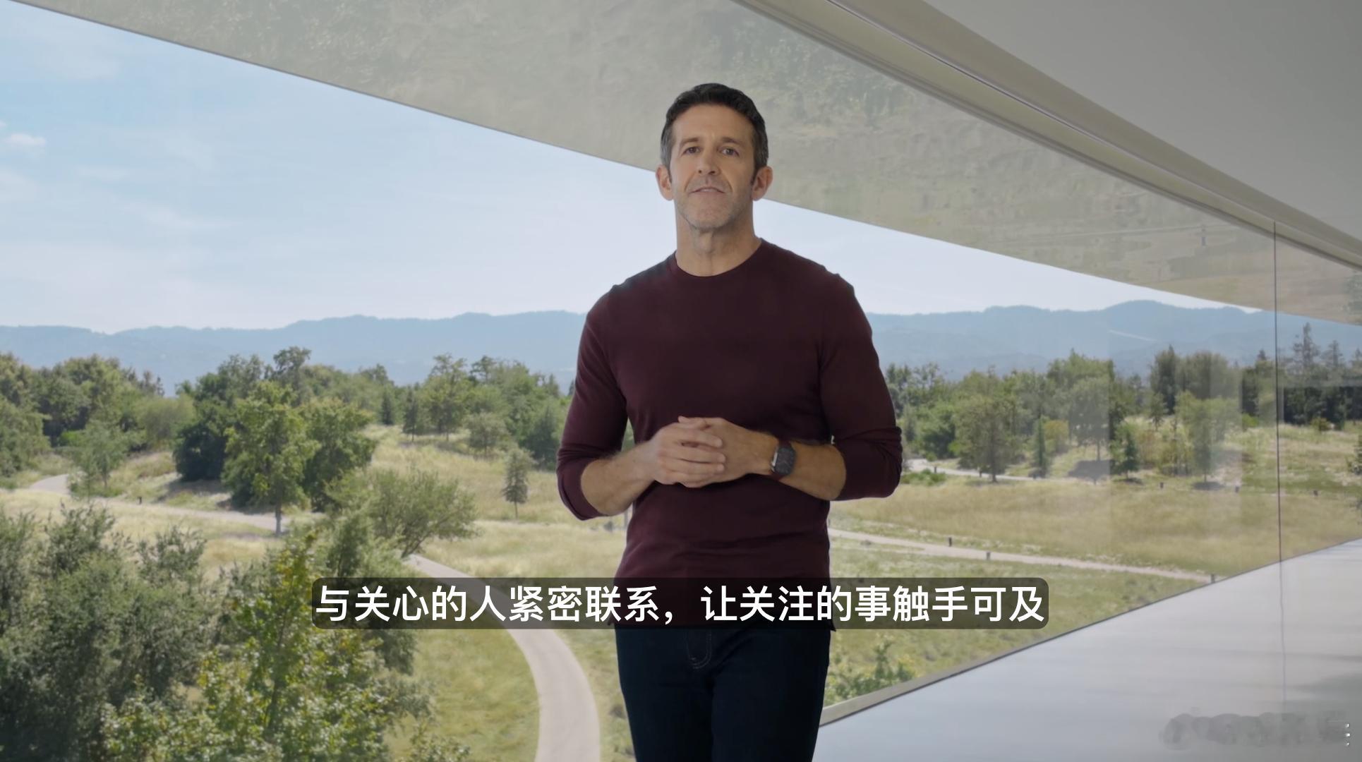 #苹果发布会进入特努斯时间#今年看苹果发布会，最大的感受就是：苹果真的彻底换时代了。

以前，每次都是库克全程控场，从头讲到尾，节奏、收尾全是他。但，今年完全不一样，库克基本就是出来露个面、开个头，简单交接一下舞台。

整场重头戏，是新任CEO特努斯扛下来的。

特意看了下特努斯的履历，够 ​