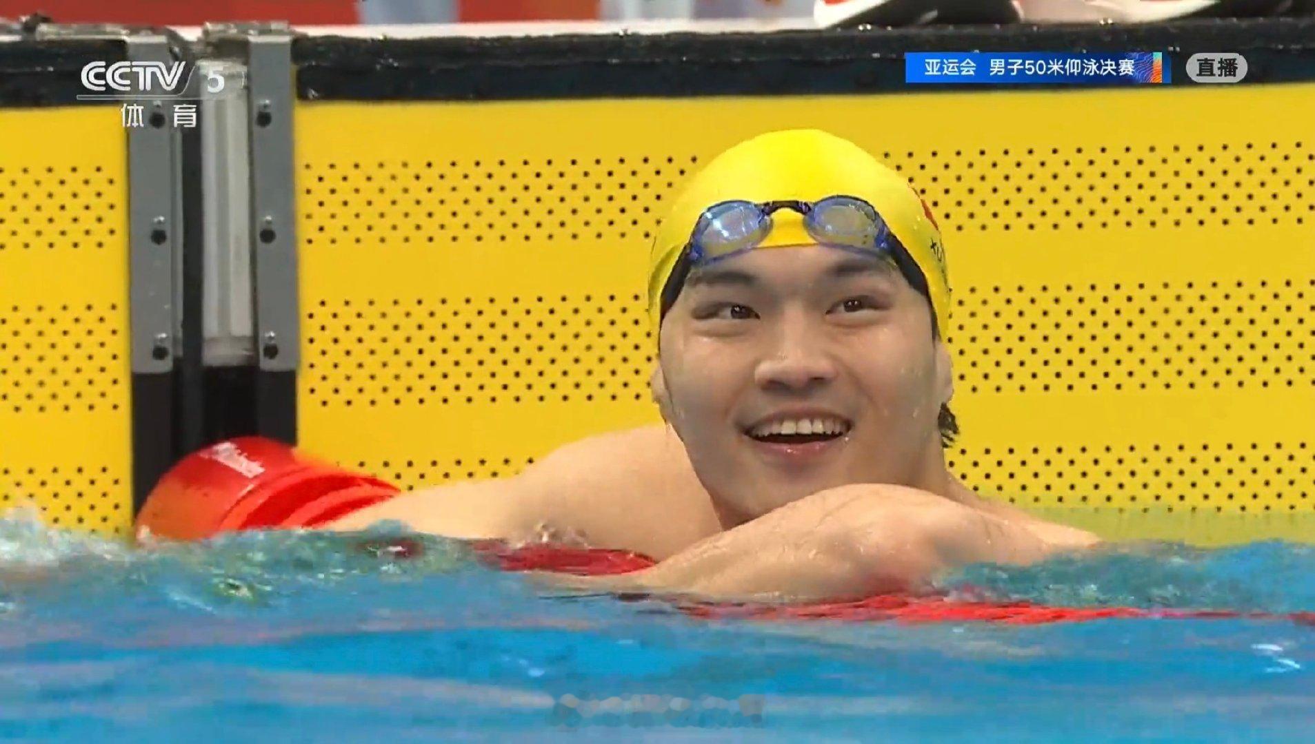 #2026亚运会# 男子50米仰泳决赛
🥇🇨🇳徐嘉余 24.04 GR，刷新亚运会纪录，实现该项目亚运会3连冠，这是他个人亚运会历史第13枚金牌，这也是中国代表团本届亚运会第17金！
🥈🇨🇳王梓成 24.49 
🥉🇰🇷尹智焕 24.54 

#徐嘉余50仰三连冠#  
#徐嘉余第2金#
#中国游泳队[超话]# ​