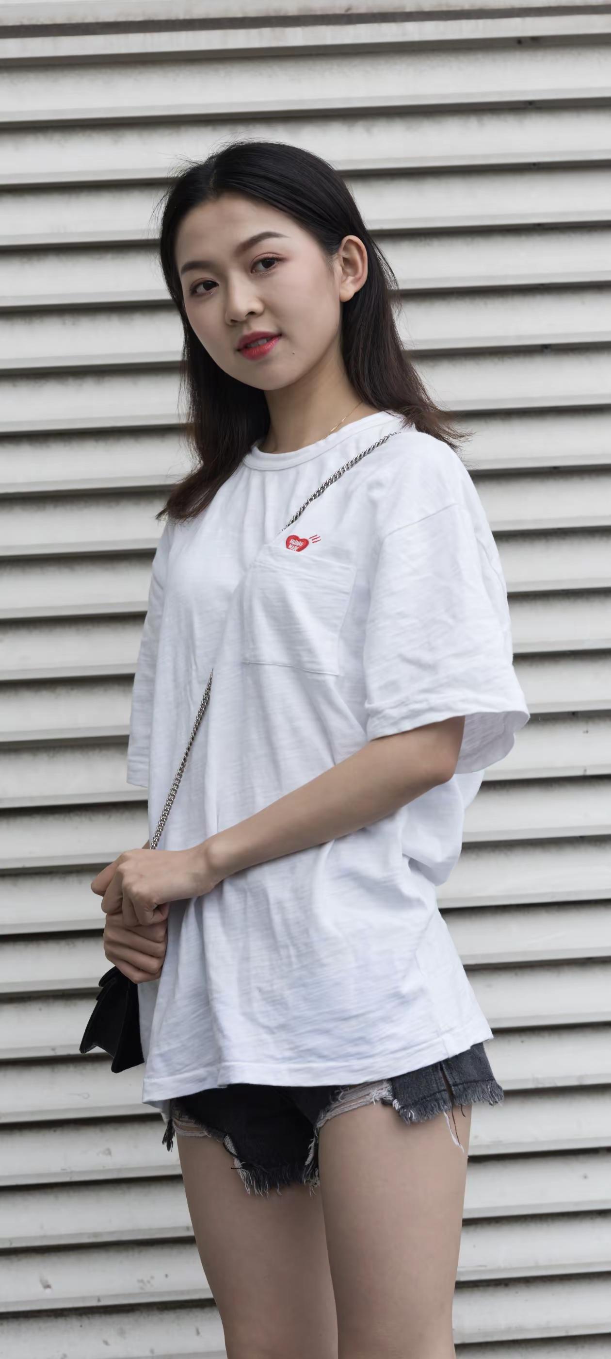 <p>清纯美女 热裤穿搭 <!--{img:0}--><!--{img...