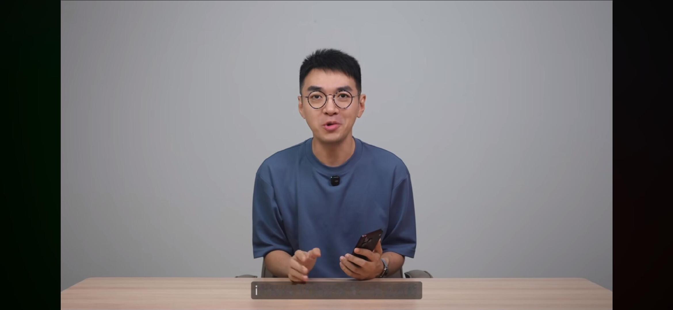 #iPhone18Pro屏下组件藏不住#
苹果18pro竟然有屏下镜头？
发布会是一句都不提。
18pro是苹果发布的首款屏下镜头Iphone
当然这款镜头是面部识别镜头
不是摄像镜头
它只用于 Face ID！
外加 Iphone Duo 的屏下摄像头！
两款手机分别测试两个屏下镜头！
苹果在下一盘很大的棋！ ​