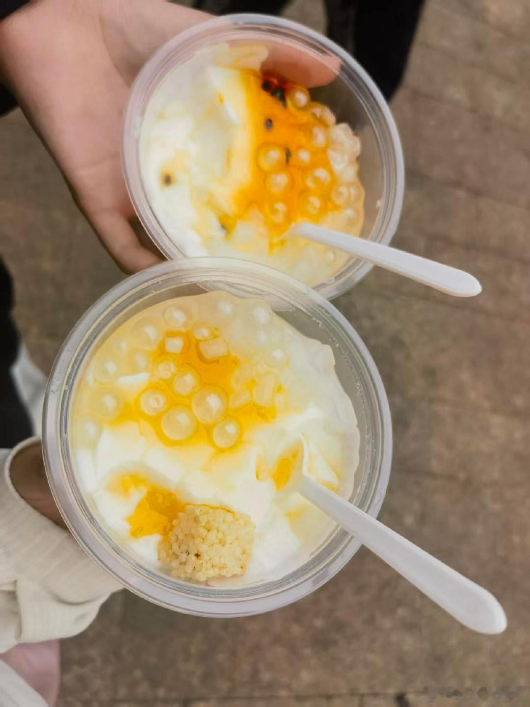 #张艺凡[超话]# 好吃！
（跪求翻牌） ​