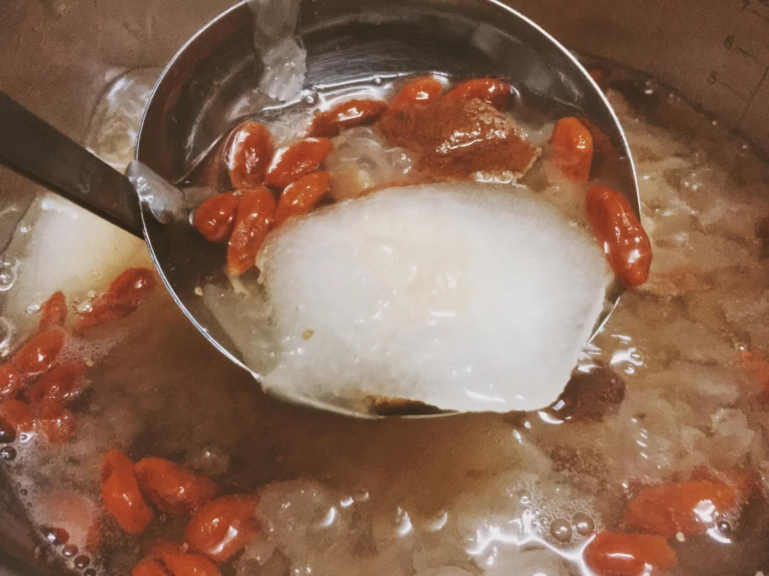 周日☁️｜【陈皮银耳秋梨羹】生津润肺🥣