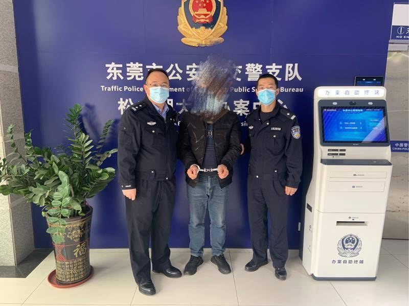 &34;你们没有视频拍到我开车撞人啊。&34;

说这话的人逃了19年。卢某，东莞人，被抓的时候还在嘴硬。当年他开车碾了一个2岁的孩子，一脚油门消失在夜色里。交警只回了一句：零口供不等于零证据。

但真正让人后背发凉的，不是卢某的嘴硬。

2007年12月，东莞一条小路。一辆车碾过一个2岁幼童。司机没停车，没报