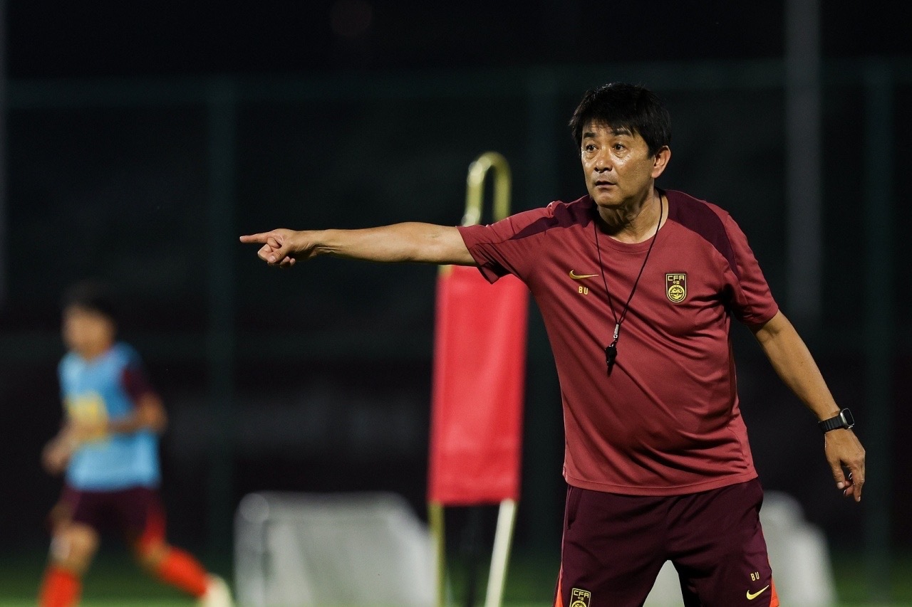 中国U17参加上海明日之星冠军杯。球队并未征召全部主力，补充8名新人...