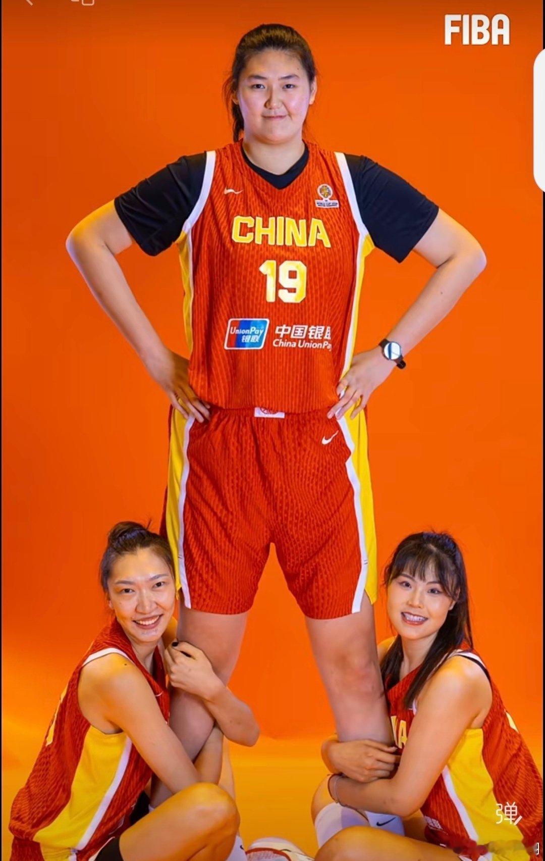 国际篮联在中国女篮中锋张子宇的身高上标注是2米20，这与现在国内媒体给...
