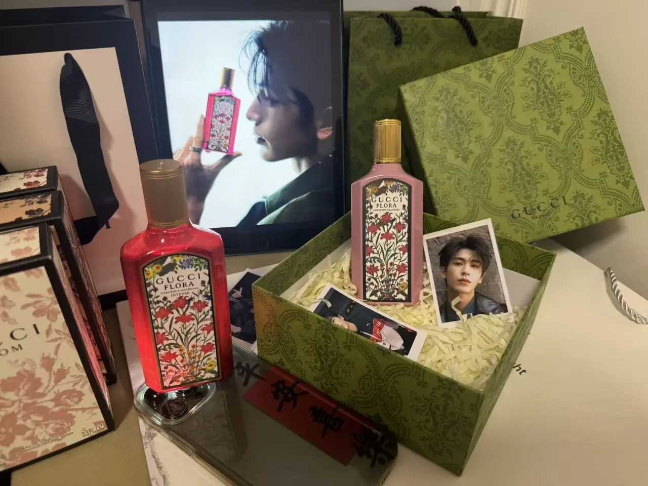 今天喷的是张凌赫GuCC绮梦栀子，闻起来特别贴合我20岁的状态——年轻、明媚，还带着点自由的松弛感✨香水