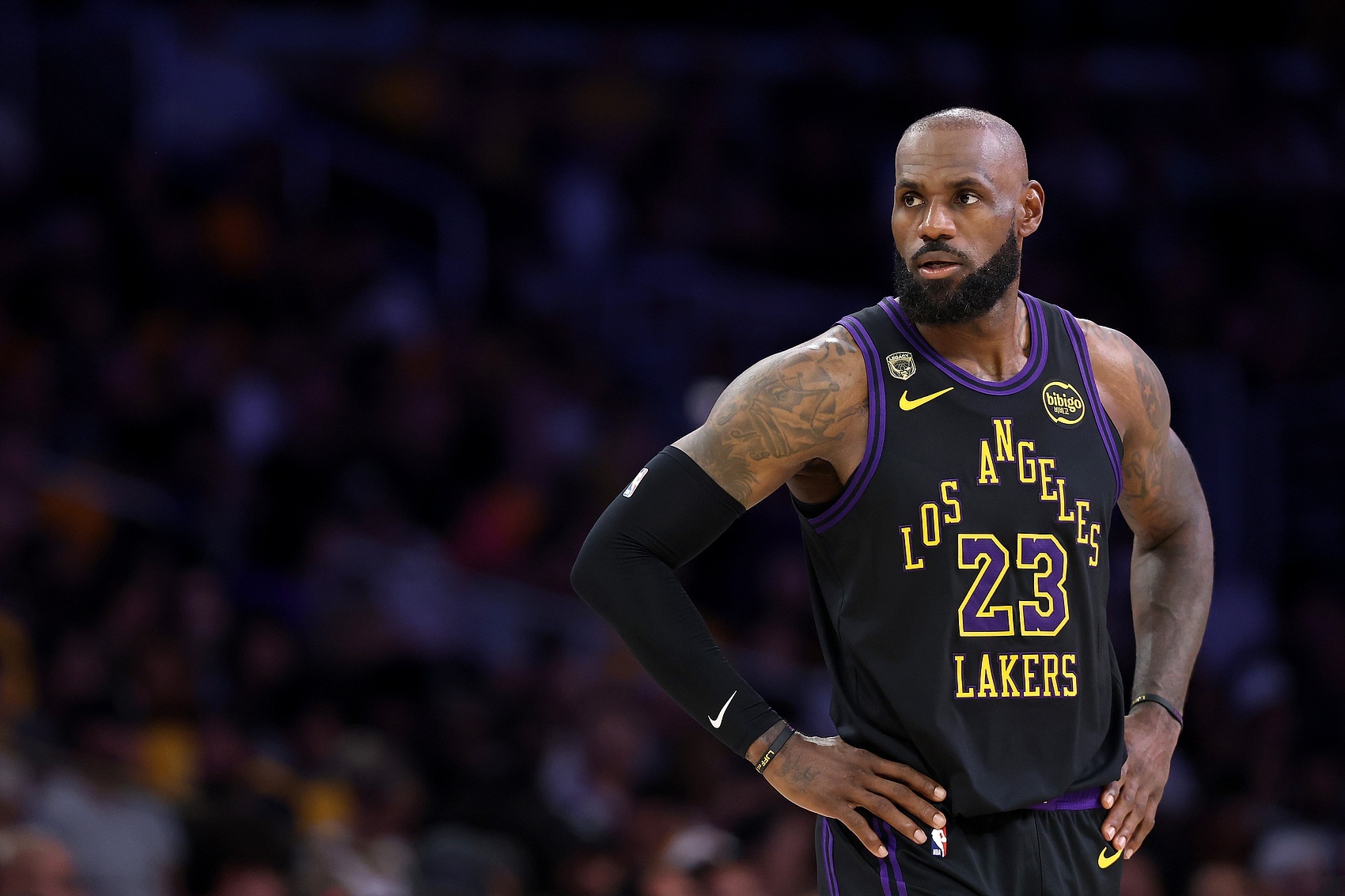 NBA今年休赛期最大的悬念即将揭晓。  老詹生涯下一阶段走向迎来关键抉...