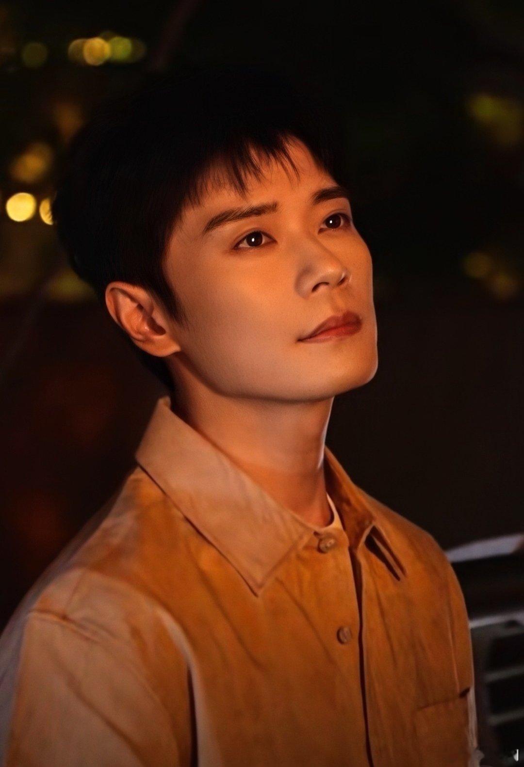 #曹骏不知道李光洁演过他姥爷#cj#曹骏中秋祝福愿所念之人平安#

这个世界乱糟糟，而你干干净净，悬在我的心上，做我的月亮。愿你今夜的归途铺满月色，
往后的日子总有圆满相伴。

​
