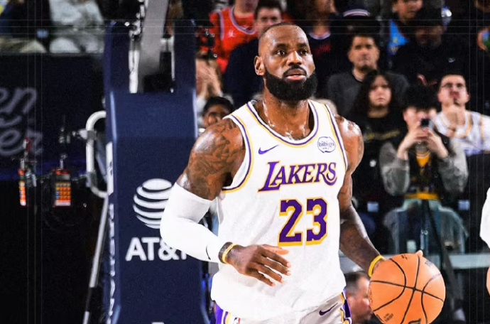 湖人半场47-56落后火箭！詹姆斯4中1，全队13次失误太致命