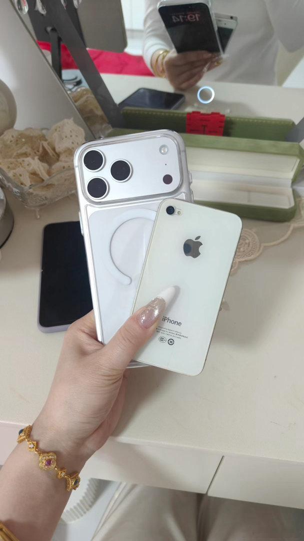 iPhone4s之后再也没买过苹果手机 这次换回苹果主打一个折叠屏手机...