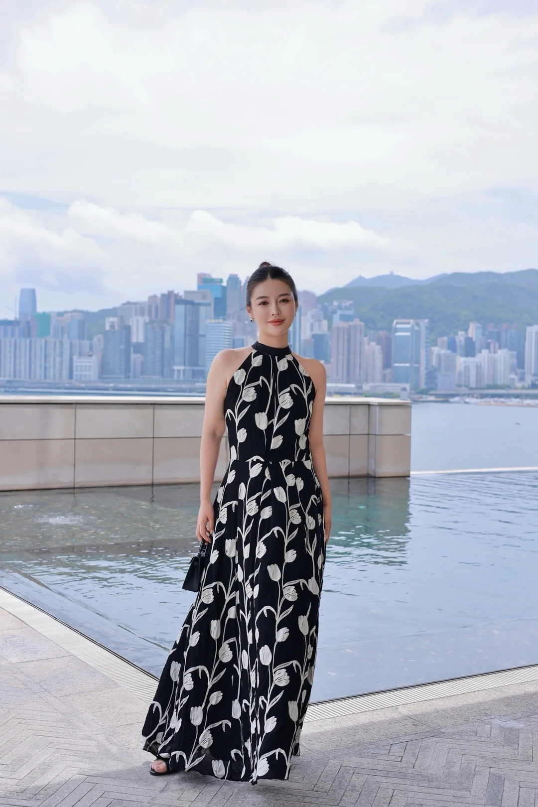 Vacation mood 🏙️雨天的维港多一份温柔