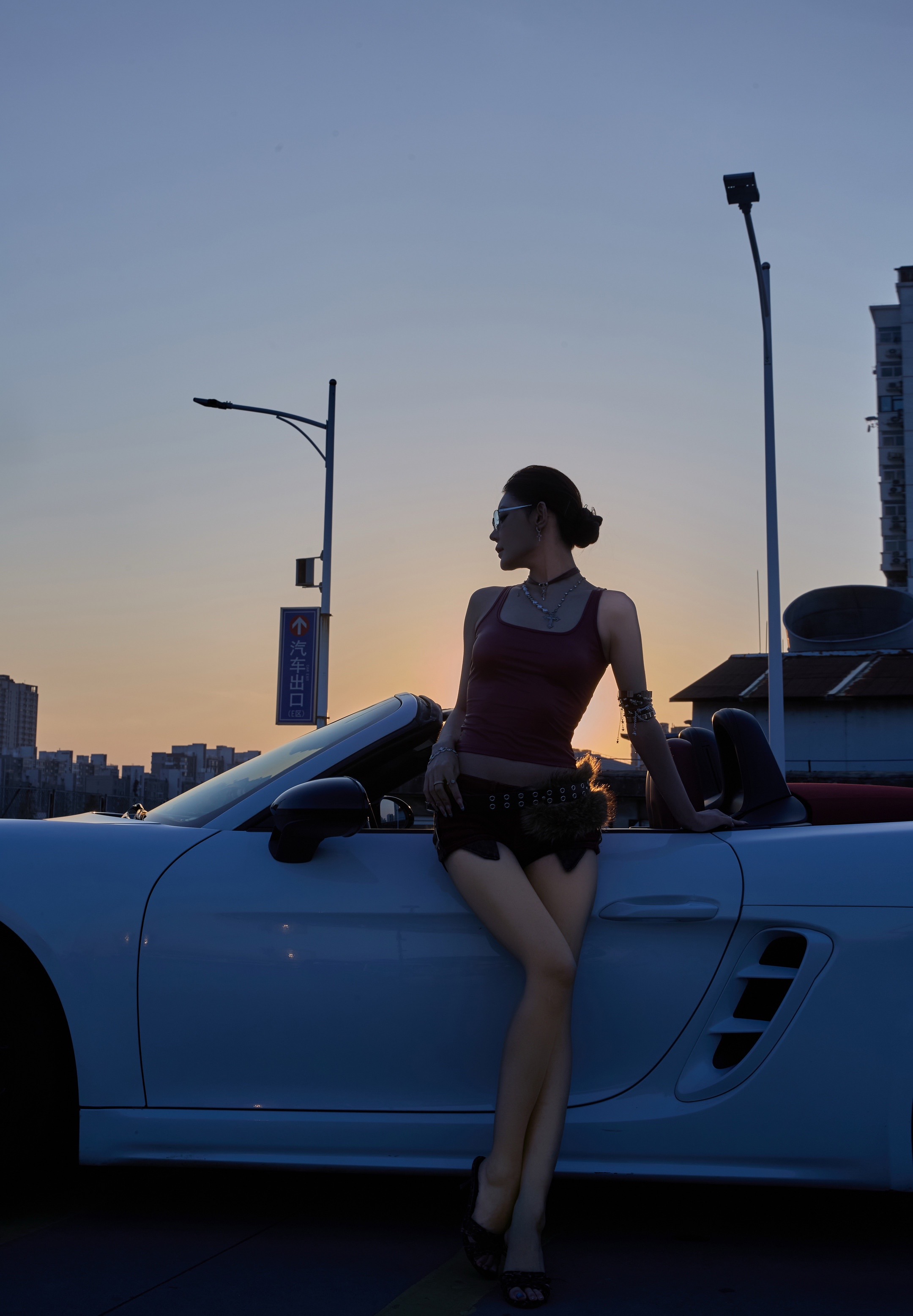 <p>车拍 大长腿 街拍 美女车模 徐州写真 <!--{img:0}-...