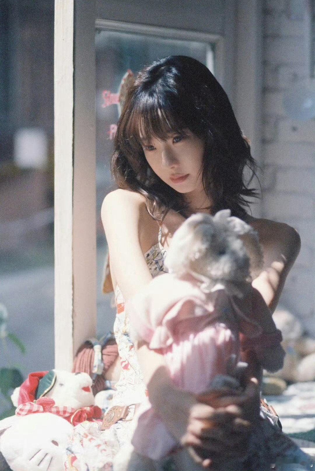 #张艺凡[超话]##张艺凡[超话]##张艺凡 遥叩芳辰贰肆如约##张艺凡 fashionstyle# 

“只要我看到你的照片，就确定你在我身旁”

​