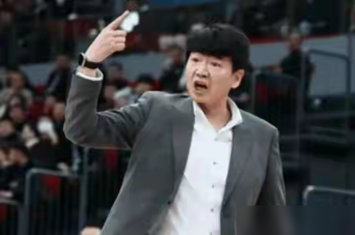 杜锋那句“都别给徐昕传球”，你还记得吗？现在，这个2米26的年轻人，带...