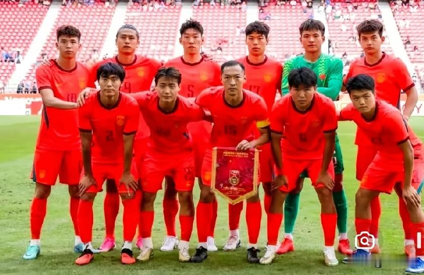 10月3日U23国足亚运会将和乌兹别克斯坦决出三、四名。这种鸡肋之战，主帅安东尼奥该换一下铁打的首发阵容练练兵了吧？拜合拉木、蒯纪闻、依木兰、向余望、木塔力甫都该上了吧？换一下阵容检验一下硬度，也许可以为日后大赛做参考。球迷朋友们，明天14时记住看球！