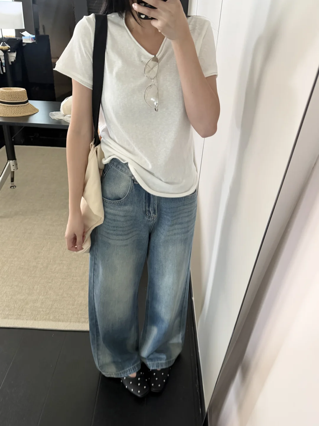 看起来平平无奇 上身版型好牛