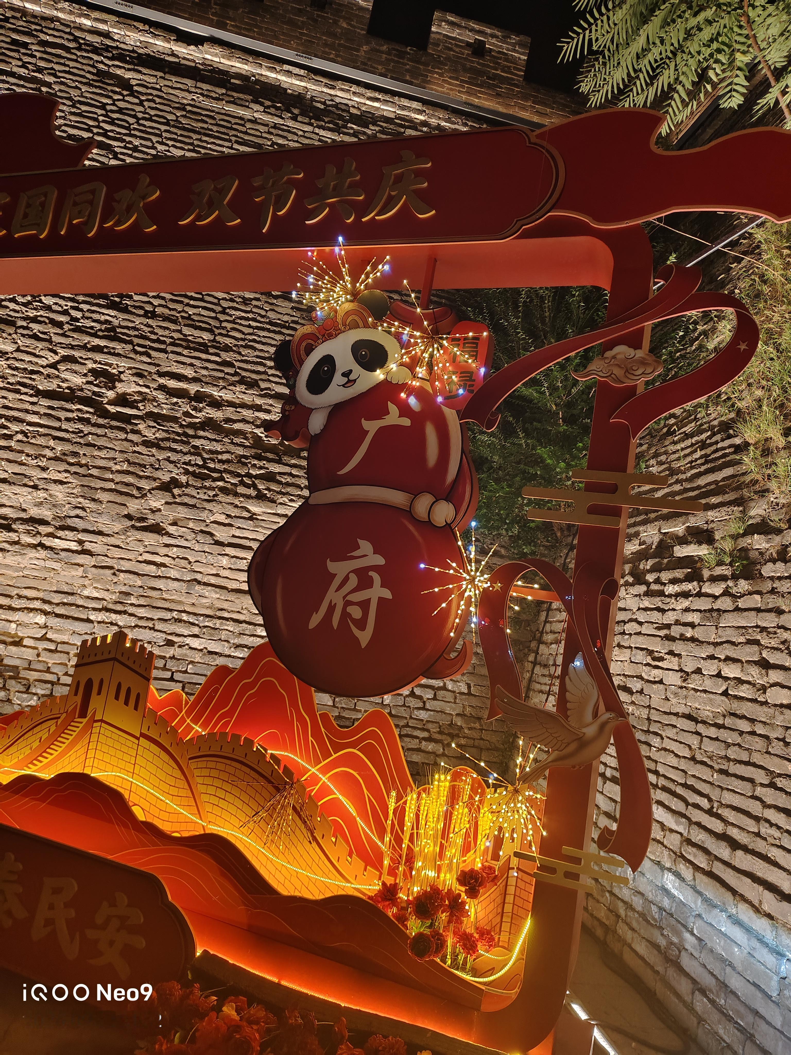 千年本纪费推求，谁识史公笔底谋。抬项只为酬姻旧，乌江壮语是虚舟。

三百里路隔垓下，泥沼寒深霸王僵。菜子踏破灵璧路，戳穿两纪谎文章。

灭秦首功归张楚，义帝才是定盘主。菜子一棒碎迷障，始知史笔有私补。

皮裤棉裤有缘故，杨喜封侯靠项籍。菜子抠尽史间字，