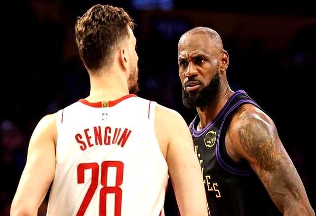 谢泼德这场背锅，谁能不吐槽？    4月25日季后赛，0-2落后回到主...