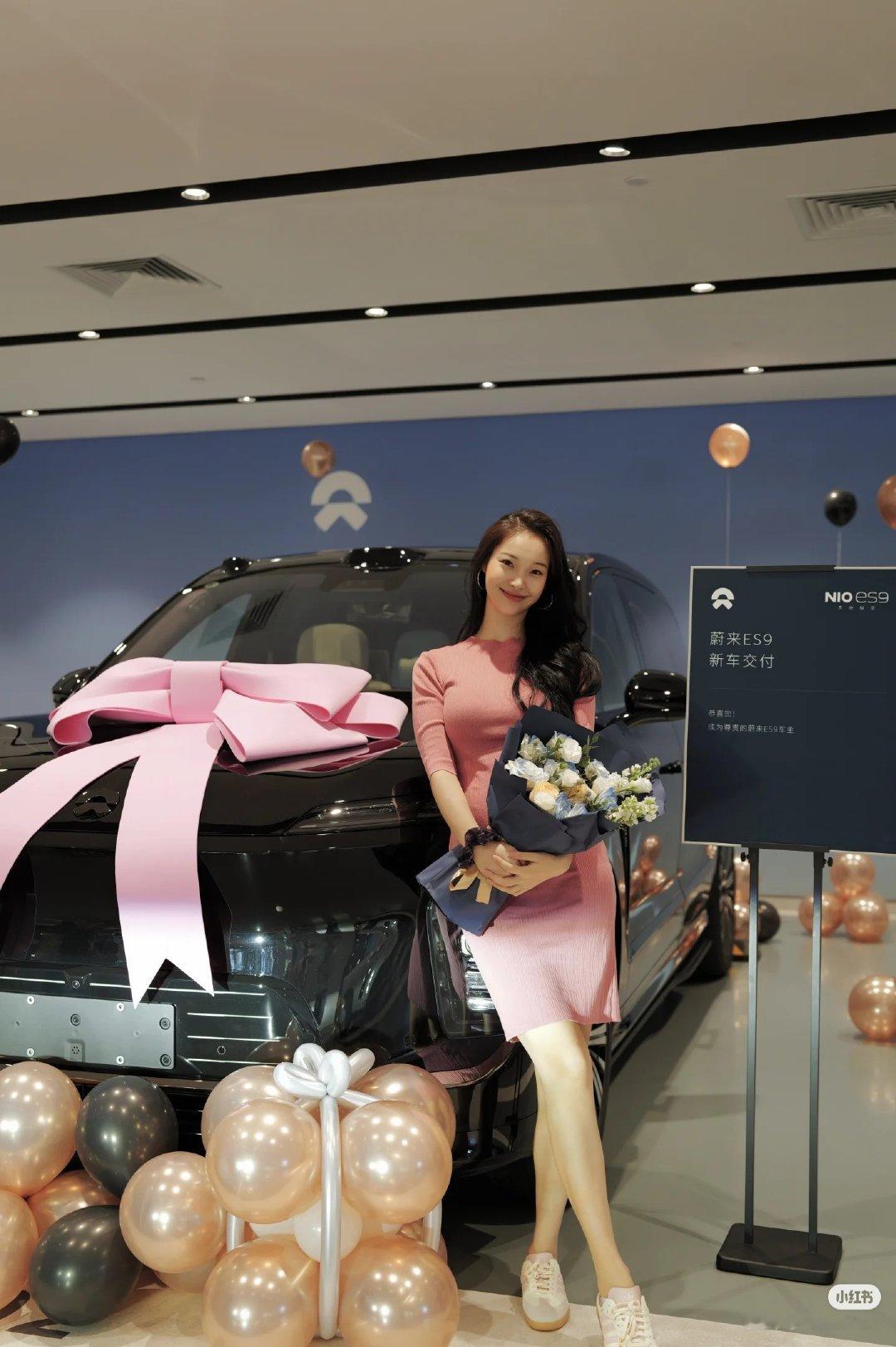 今天不emo 今天Hi nomi
#我为nio代颜##蔚来es9##大V聊车##蔚来汽车[超话]# ​