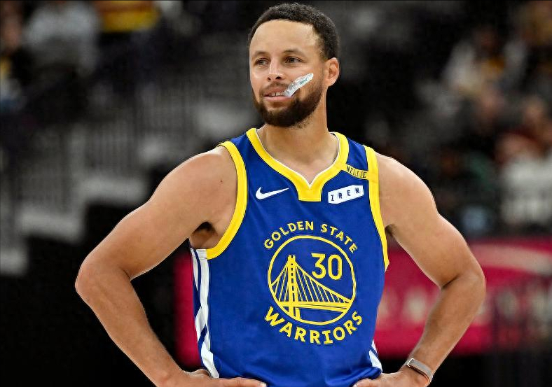 NBA 常规赛勇士客场 119‑114 险胜森林狼拿下连胜，球队手握 24 分巨大优势，末节遭到对手疯狂反扑，靠着关键回合的处理稳住战局，全队球员赛场输出拉开不小差距。
说实话斯蒂芬・库里交出统治级发挥，31 分钟轰下 44 分，第二节单节砍下 17 分，直接帮助队伍建立大比分优势。伦德博格连续第三